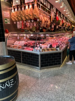 vitrinas-refrigeradas-a-medida-museo-del-jamon-fafric