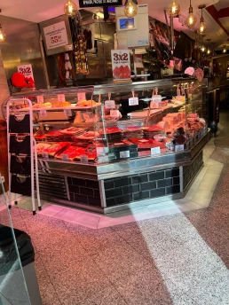 vitrinas-refrigeradas-a-medida-museo-del-jamon-fafric