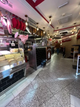 vitrinas-refrigeradas-a-medida-museo-del-jamon-fafric