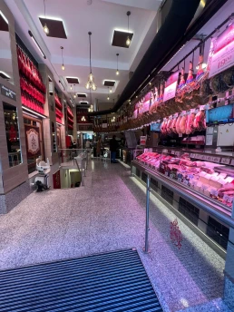 vitrinas-refrigeradas-a-medida-museo-del-jamon-fafric