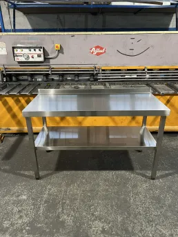 mesa-de-trabajo-muebles-de-acero-inoxidable